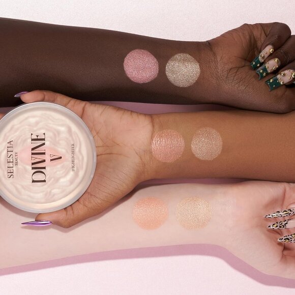 Divine V Highlighter Powder 0.53 oz–Radiant Glow for All Skin Tones–New in Box - Picture 5 of 8